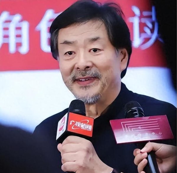 康乾配资 母亲不认儿子，濮存昕推掉千万片酬，却每天重复这一句话