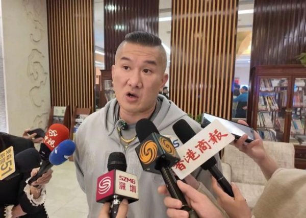 广证策略 台湾光复纪念日这一天，台湾网红“馆长”抵达北京，直言“真的感动”