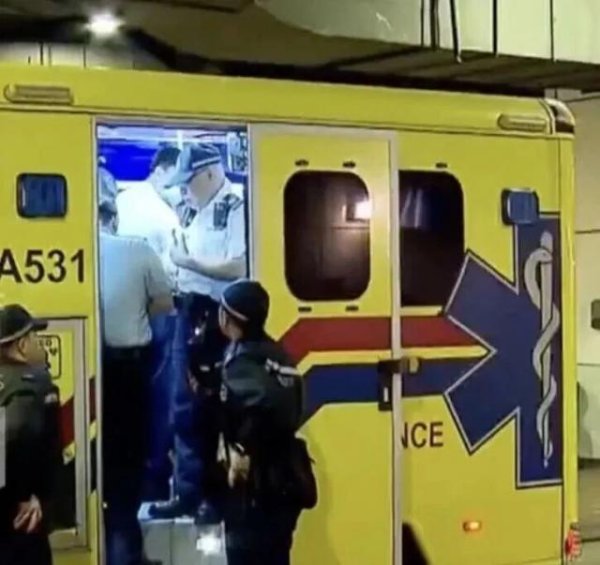 上升浪 被凶徒认错无辜遇袭，一男子在车站被砍伤，警方通报